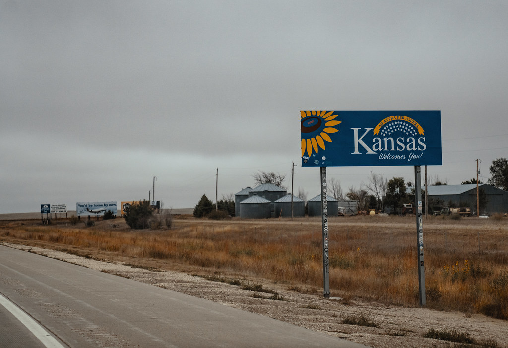 Kansas welcomes you sign